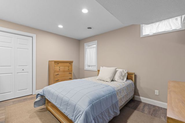 1955 Plum Tree Road, Bettendorf, IA 52722