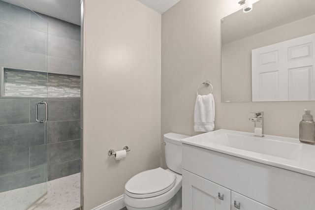 1955 Plum Tree Road, Bettendorf, IA 52722