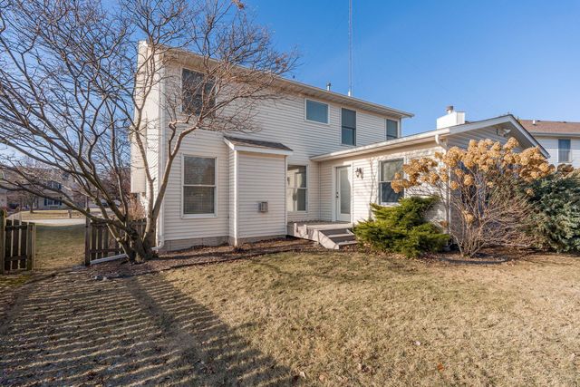 1955 Plum Tree Road, Bettendorf, IA 52722