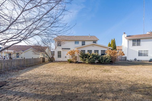 1955 Plum Tree Road, Bettendorf, IA 52722
