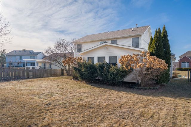1955 Plum Tree Road, Bettendorf, IA 52722