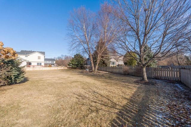 1955 Plum Tree Road, Bettendorf, IA 52722