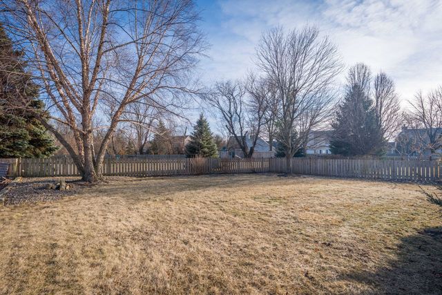 1955 Plum Tree Road, Bettendorf, IA 52722