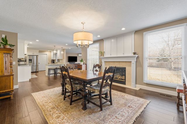 1955 Plum Tree Road, Bettendorf, IA 52722