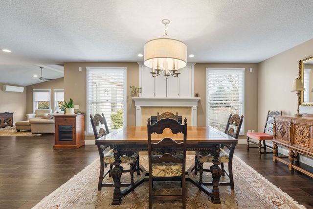 1955 Plum Tree Road, Bettendorf, IA 52722