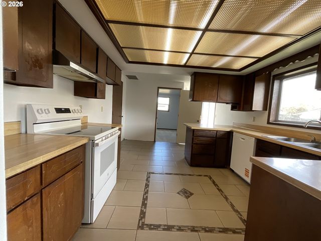 1701 FIR Rd, Forest Grove, OR 97116