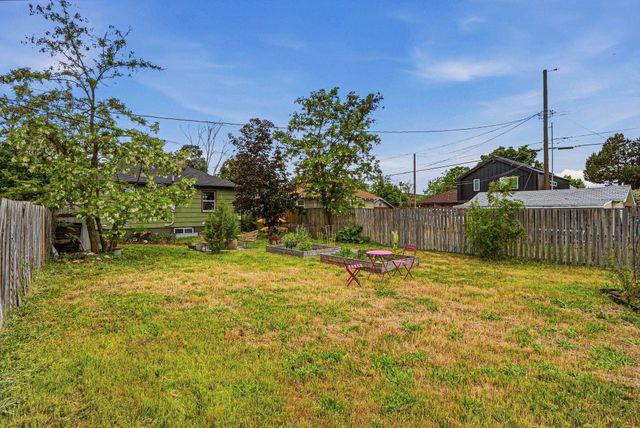 1121 E Carlisle Ave, Spokane, WA 99207