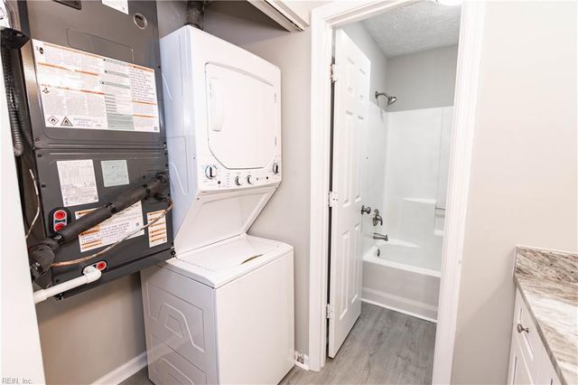 109 Cape Dorey DR, Hampton, VA 23666