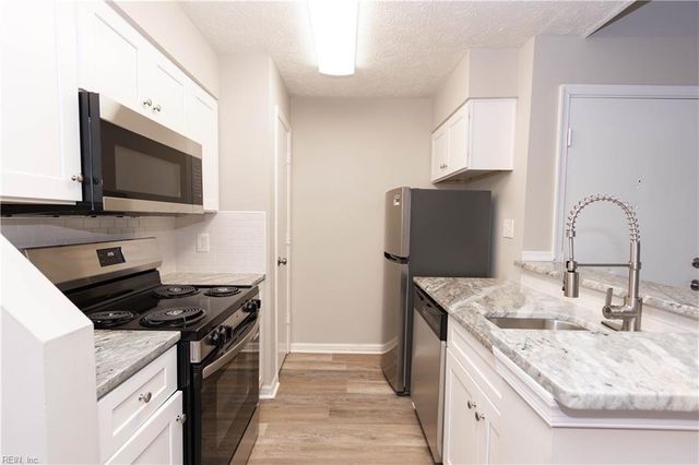 109 Cape Dorey DR, Hampton, VA 23666