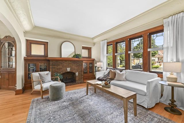 2461 N 60th STREET, Wauwatosa, WI 53210
