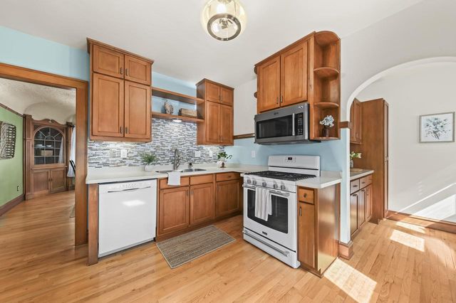 2461 N 60th STREET, Wauwatosa, WI 53210