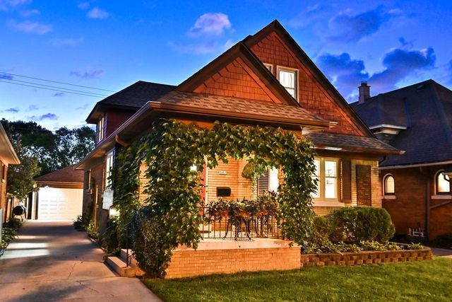 2461 N 60th STREET, Wauwatosa, WI 53210