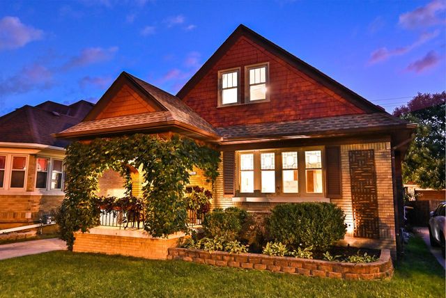 2461 N 60th STREET, Wauwatosa, WI 53210