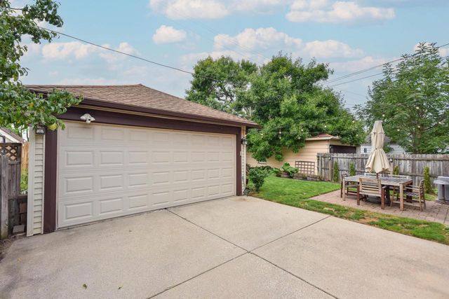 2461 N 60th STREET, Wauwatosa, WI 53210