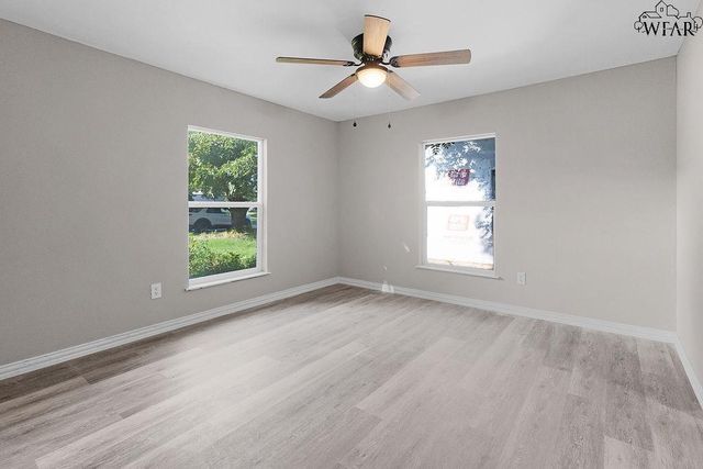 412 E FIRST STREET, Burkburnett, TX 76354