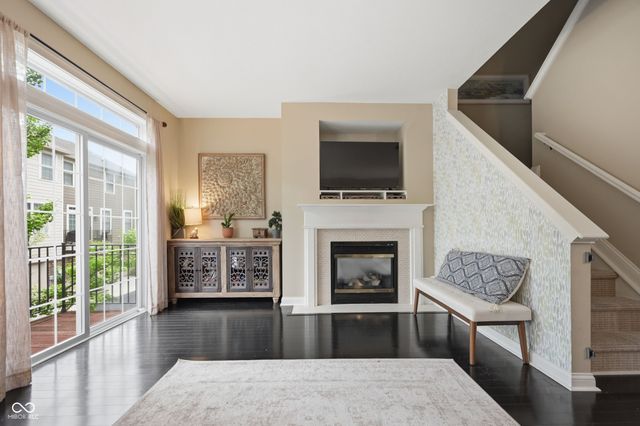 240 N New Jersey Street, Indianapolis, IN 46204