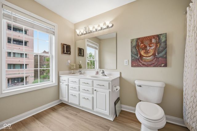 240 N New Jersey Street, Indianapolis, IN 46204