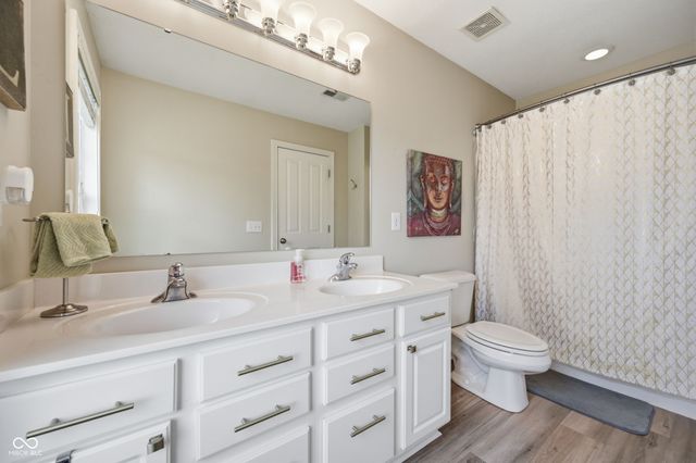240 N New Jersey Street, Indianapolis, IN 46204