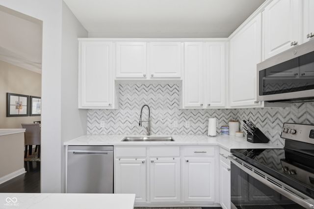 240 N New Jersey Street, Indianapolis, IN 46204