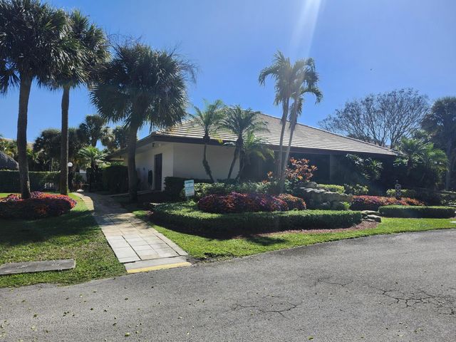 9316 Sabal Ridge Circle B, Boca Raton, FL 33428