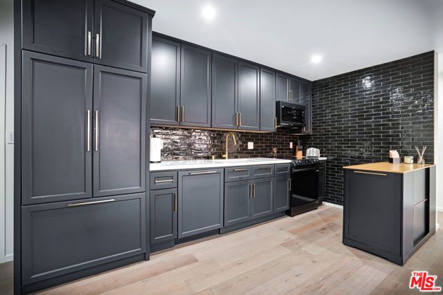 1701 Viewmont Drive, Los Angeles, CA 90069