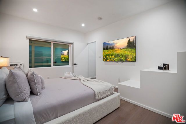 1701 Viewmont Drive, Los Angeles, CA 90069