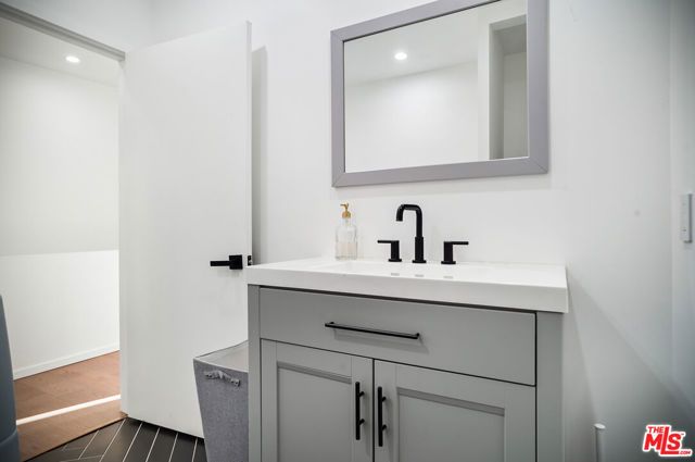 1701 Viewmont Drive, Los Angeles, CA 90069