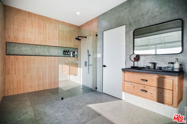 1701 Viewmont Drive, Los Angeles, CA 90069