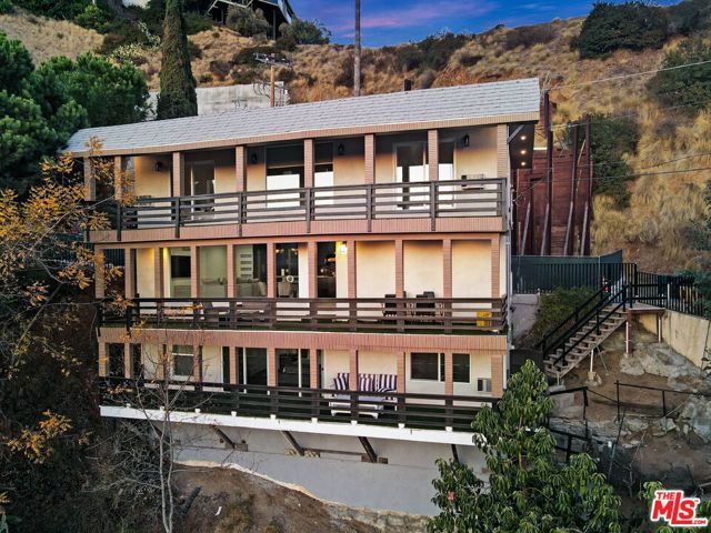 1701 Viewmont Drive, Los Angeles, CA 90069