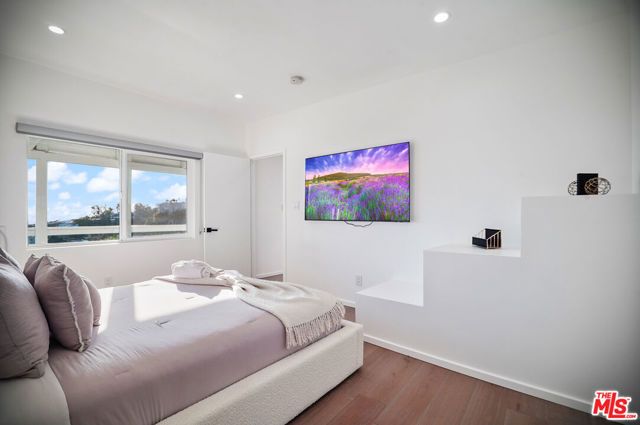 1701 Viewmont Drive, Los Angeles, CA 90069