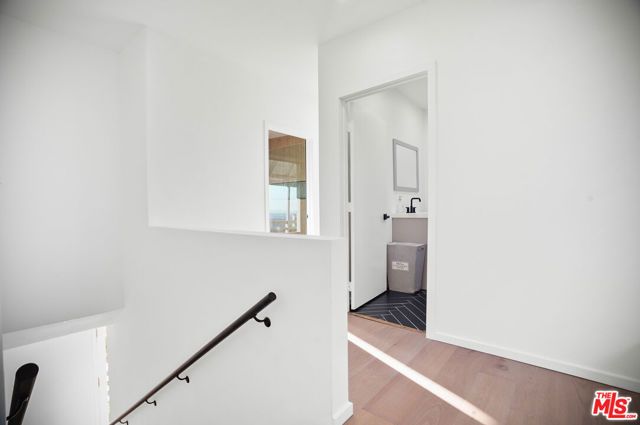 1701 Viewmont Drive, Los Angeles, CA 90069