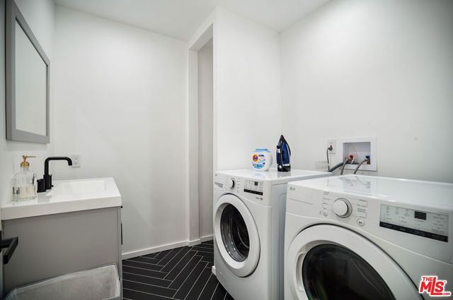 1701 Viewmont Drive, Los Angeles, CA 90069