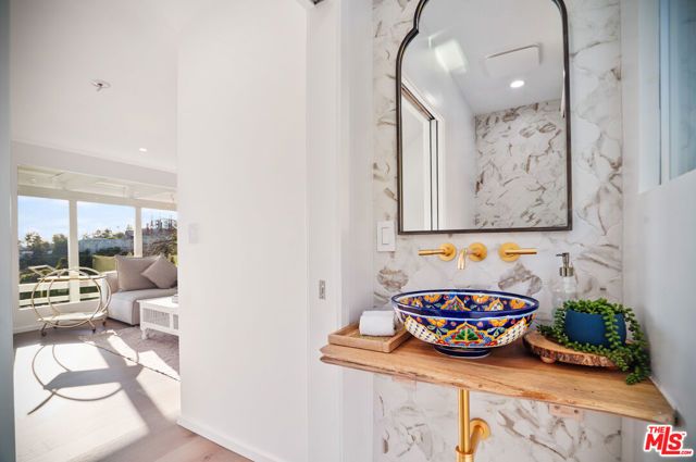 1701 Viewmont Drive, Los Angeles, CA 90069