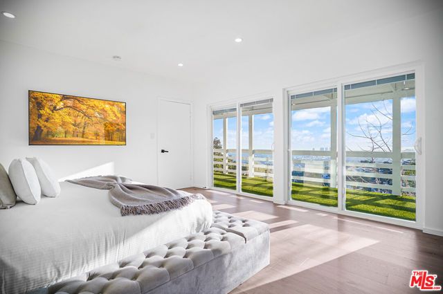 1701 Viewmont Drive, Los Angeles, CA 90069