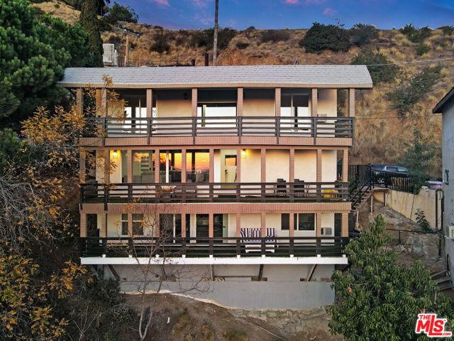 1701 Viewmont Drive, Los Angeles, CA 90069