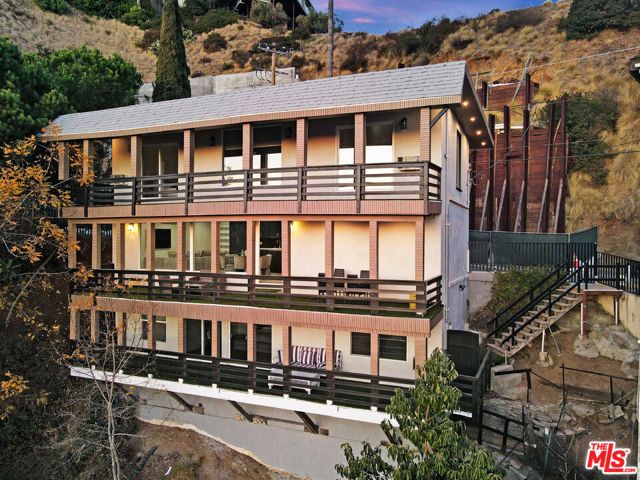 1701 Viewmont Drive, Los Angeles, CA 90069