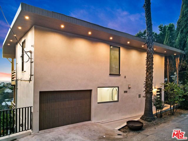 1701 Viewmont Drive, Los Angeles, CA 90069