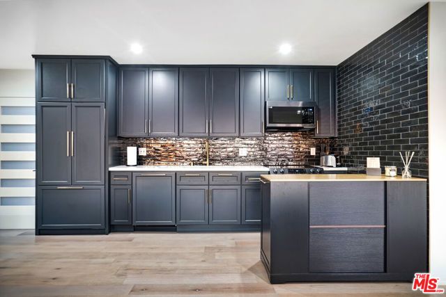 1701 Viewmont Drive, Los Angeles, CA 90069