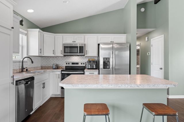 527 Pond View Drive SE, Lonsdale, MN 55046