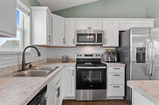 527 Pond View Drive SE, Lonsdale, MN 55046