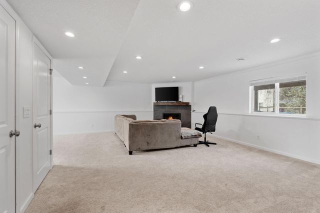 527 Pond View Drive SE, Lonsdale, MN 55046