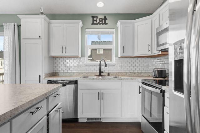 527 Pond View Drive SE, Lonsdale, MN 55046