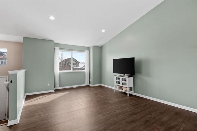 527 Pond View Drive SE, Lonsdale, MN 55046