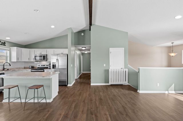 527 Pond View Drive SE, Lonsdale, MN 55046