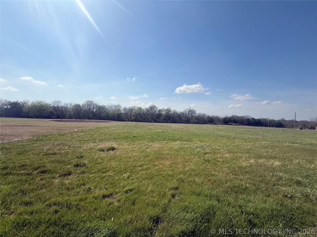 1407 N 8th Street, Henryetta, OK 74437