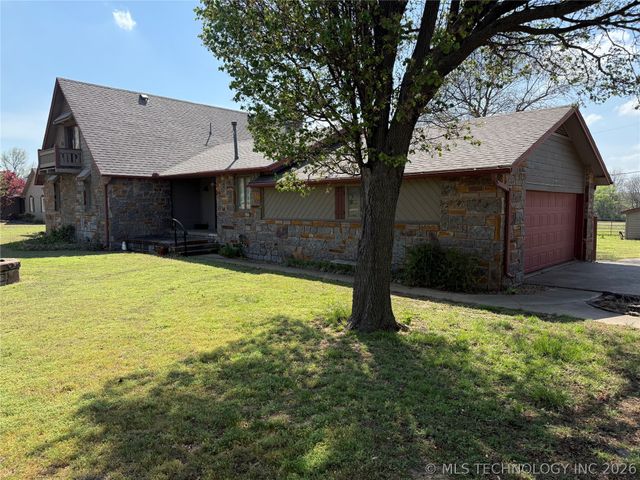 1407 N 8th Street, Henryetta, OK 74437