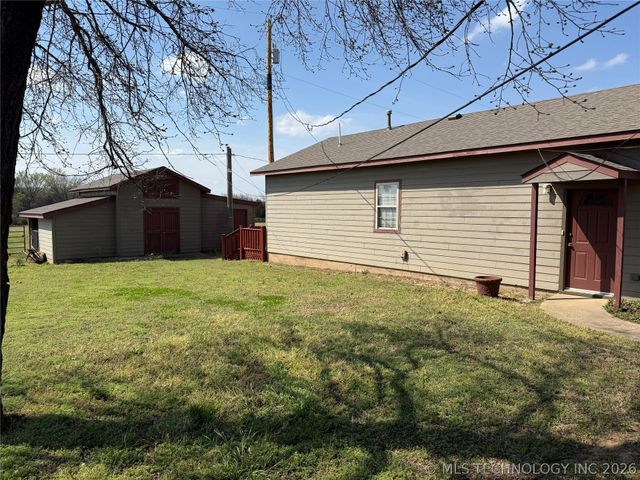 1407 N 8th Street, Henryetta, OK 74437