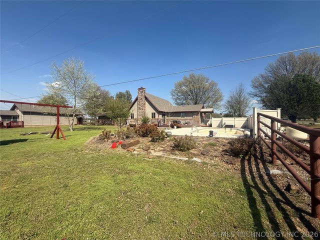 1407 N 8th Street, Henryetta, OK 74437