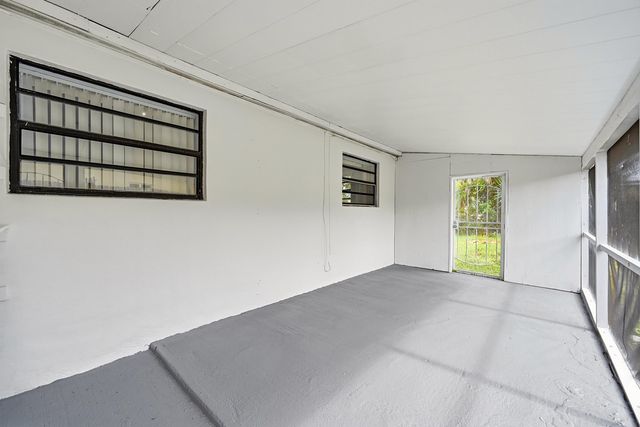 4401 NW 33rd Street, Lauderdale Lakes, FL 33319