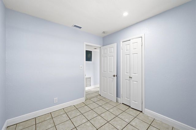 4401 NW 33rd Street, Lauderdale Lakes, FL 33319
